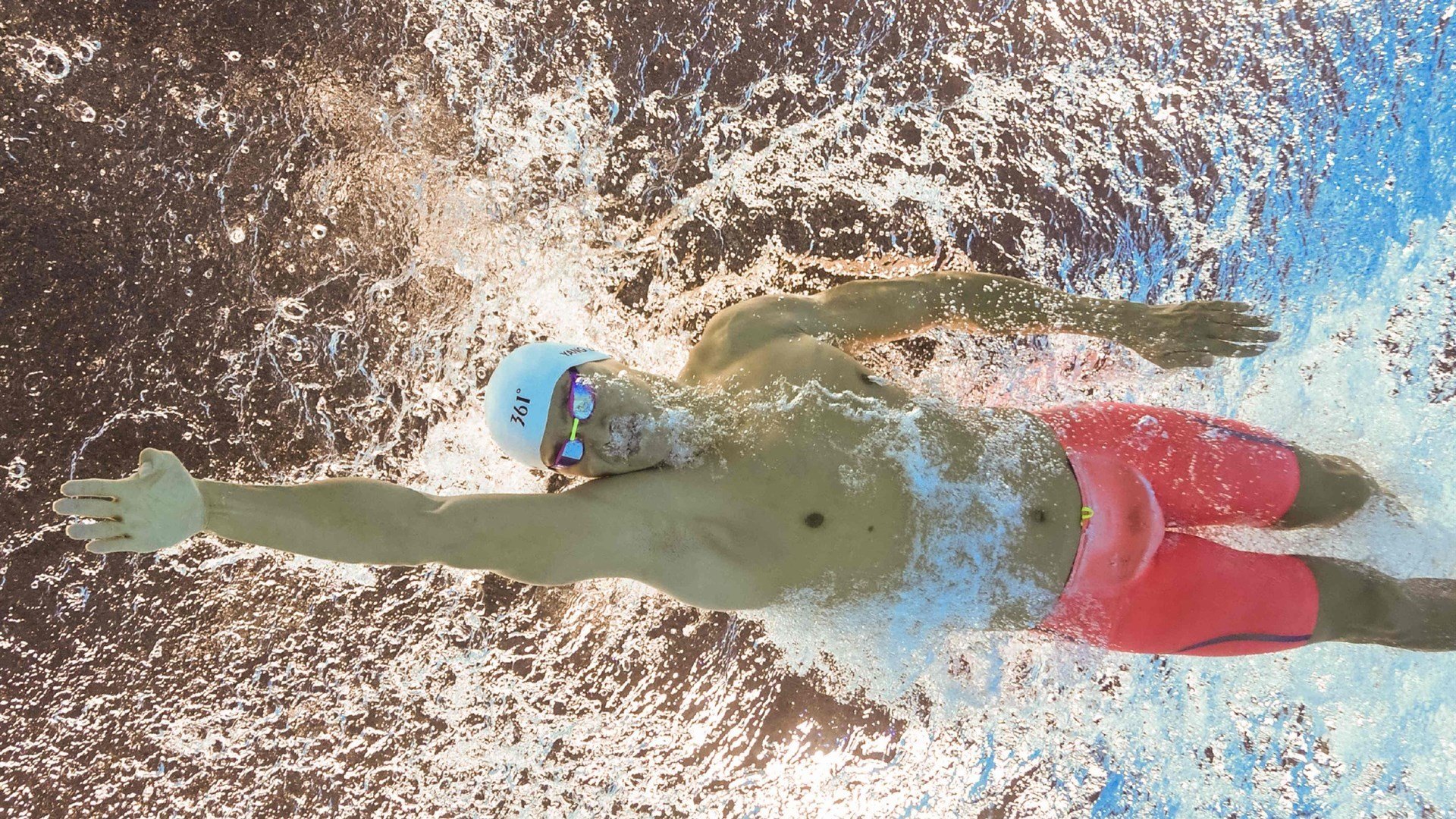 英超决赛激情夜！阿尔卡拉斯里突外投，曼城绝杀曼联